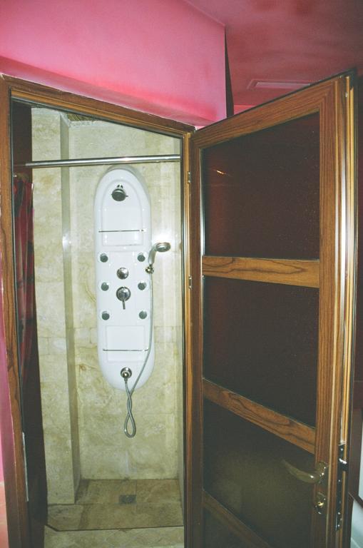 Motel Acapulco Jerevan Exteriör bild