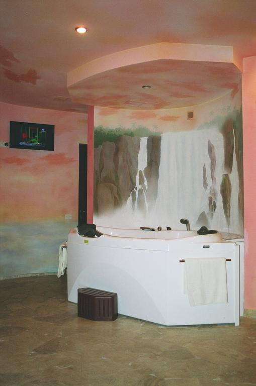 Motel Acapulco Jerevan Exteriör bild